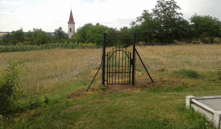 Nový plot a cesta na cintoríne - felújítások a temetőben 