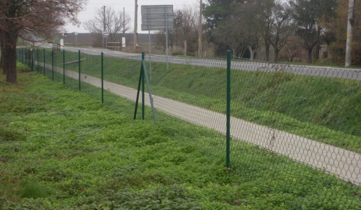 Realizácia projektu - Revitalizácia verej.plôch - futbal.ihrisko