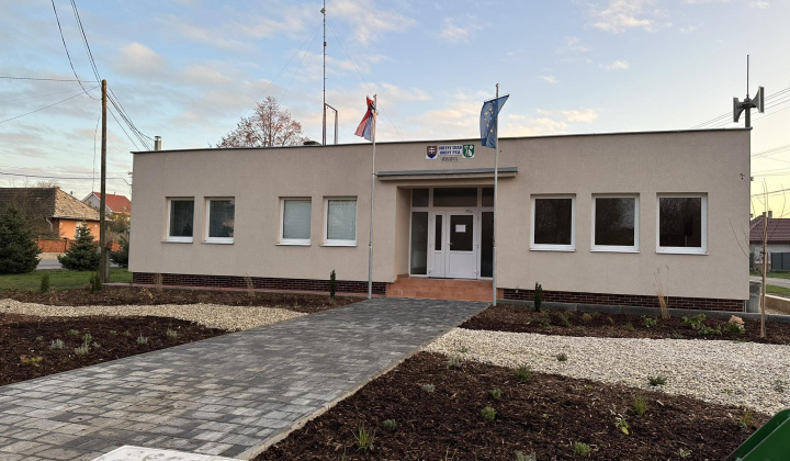Revitalizácia zelene pred obecným úradom - az önkormányzati hivatal előtti zöldfelület revitalizálása