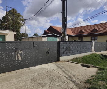 Aktuality / vďaka podpore Nitrianskeho samosprávneho kraja sme  dokončili rekonštrukciu oplotenia kultúrneho domu  - foto